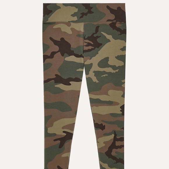 Aritzia Pants - Camo aritzia leggings